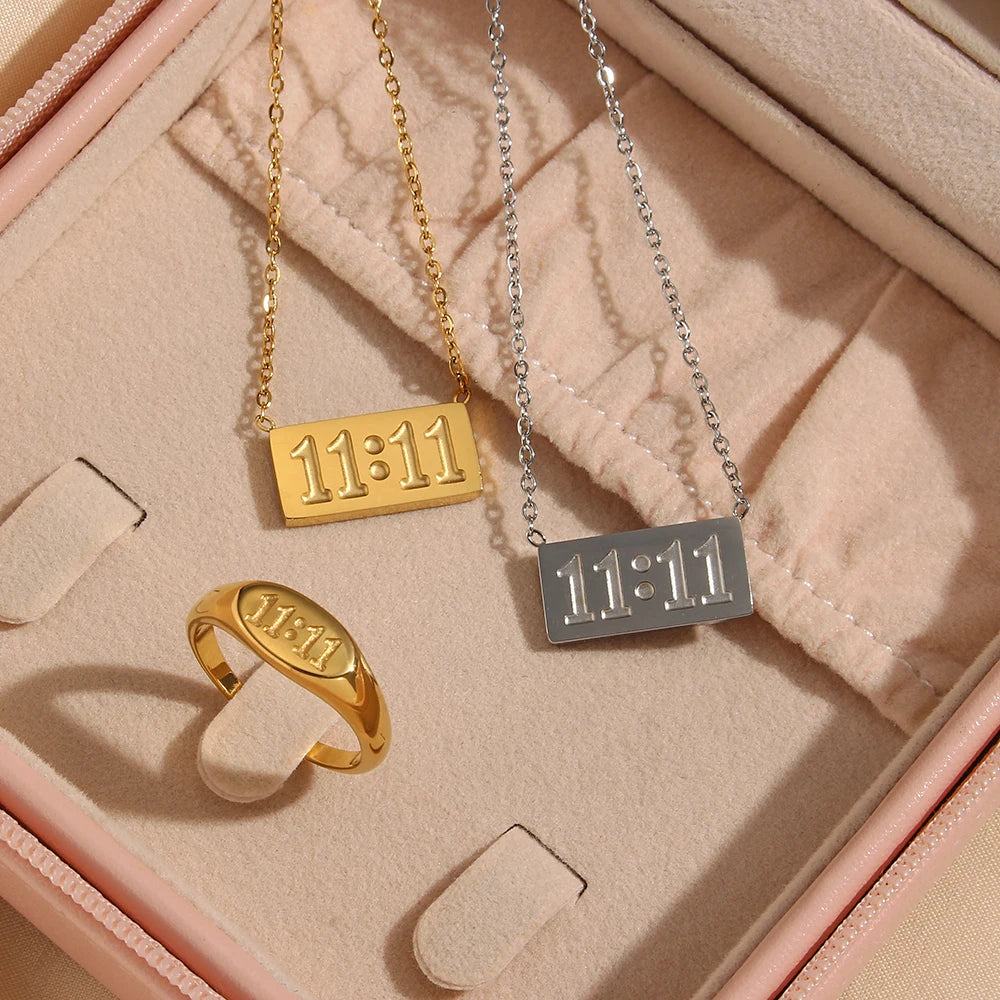 Aligned & Thriving Signet Ring