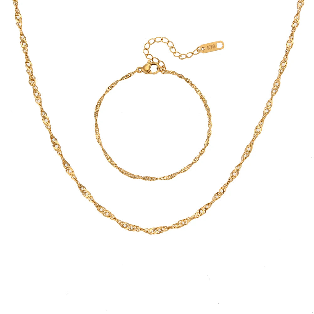 Belle Twist Necklace