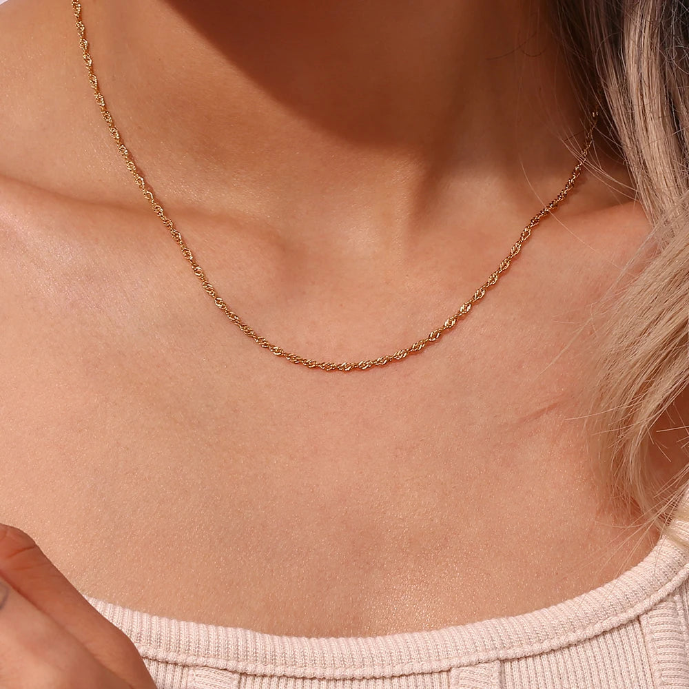 Belle Twist Necklace