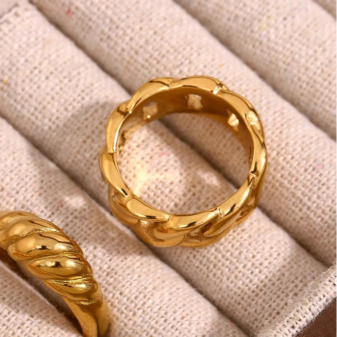 A bold chain ring made of 18K gold plated stainless steel, closeup