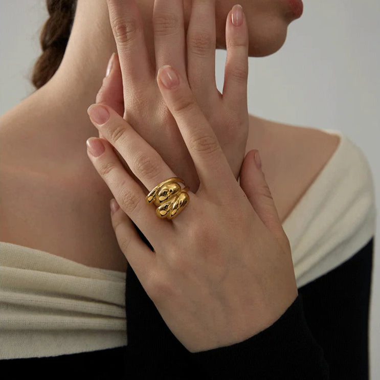 Woman wearing bold fusion ring