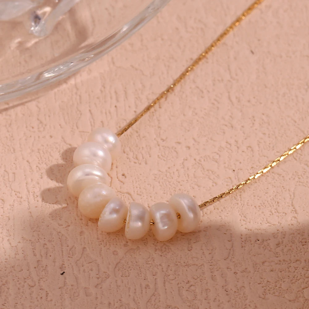 Charming Pearls Necklace closeup