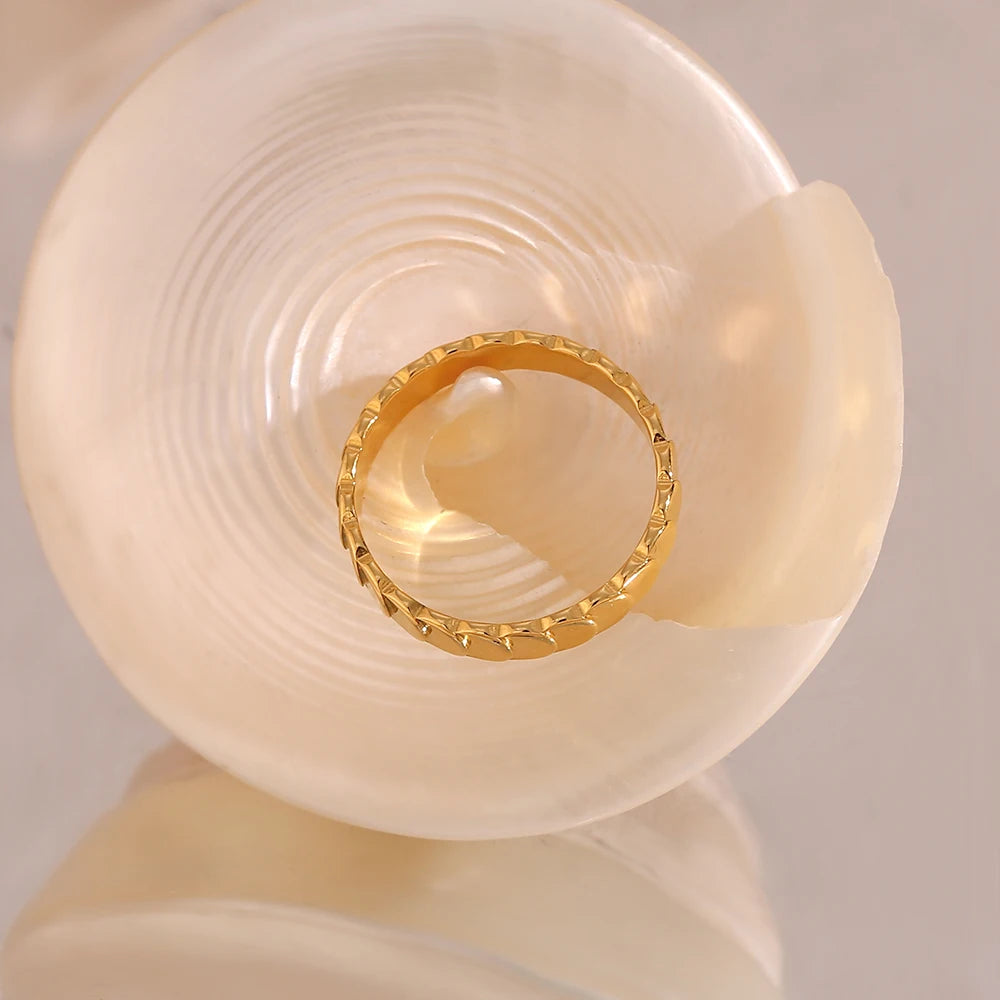 glimmer flow ring on shell