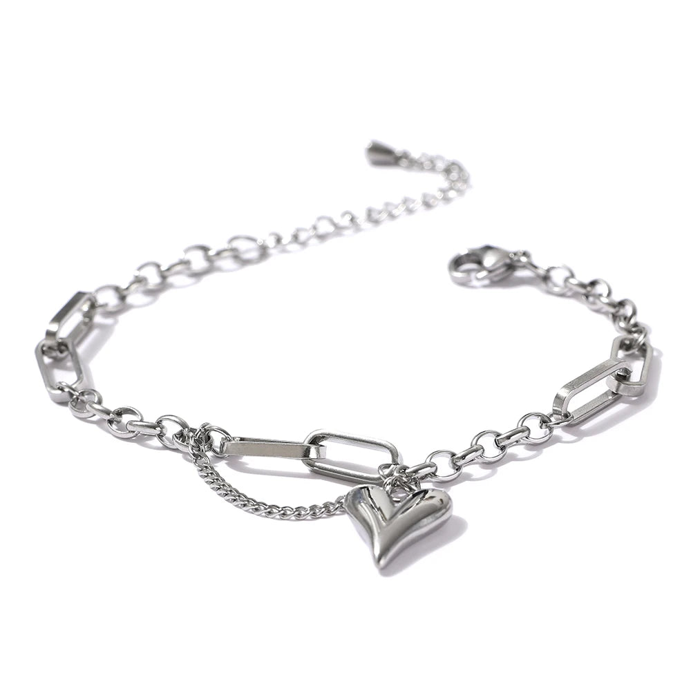 Romancer's Lore Heart Bracelet