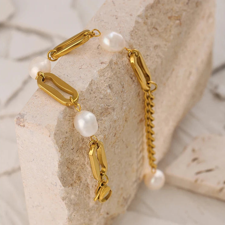 Grand Pearl Bracelet