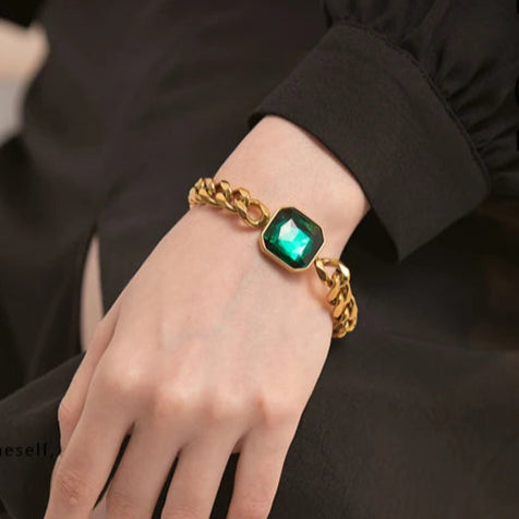 Her Boldness Emerald Bracelet