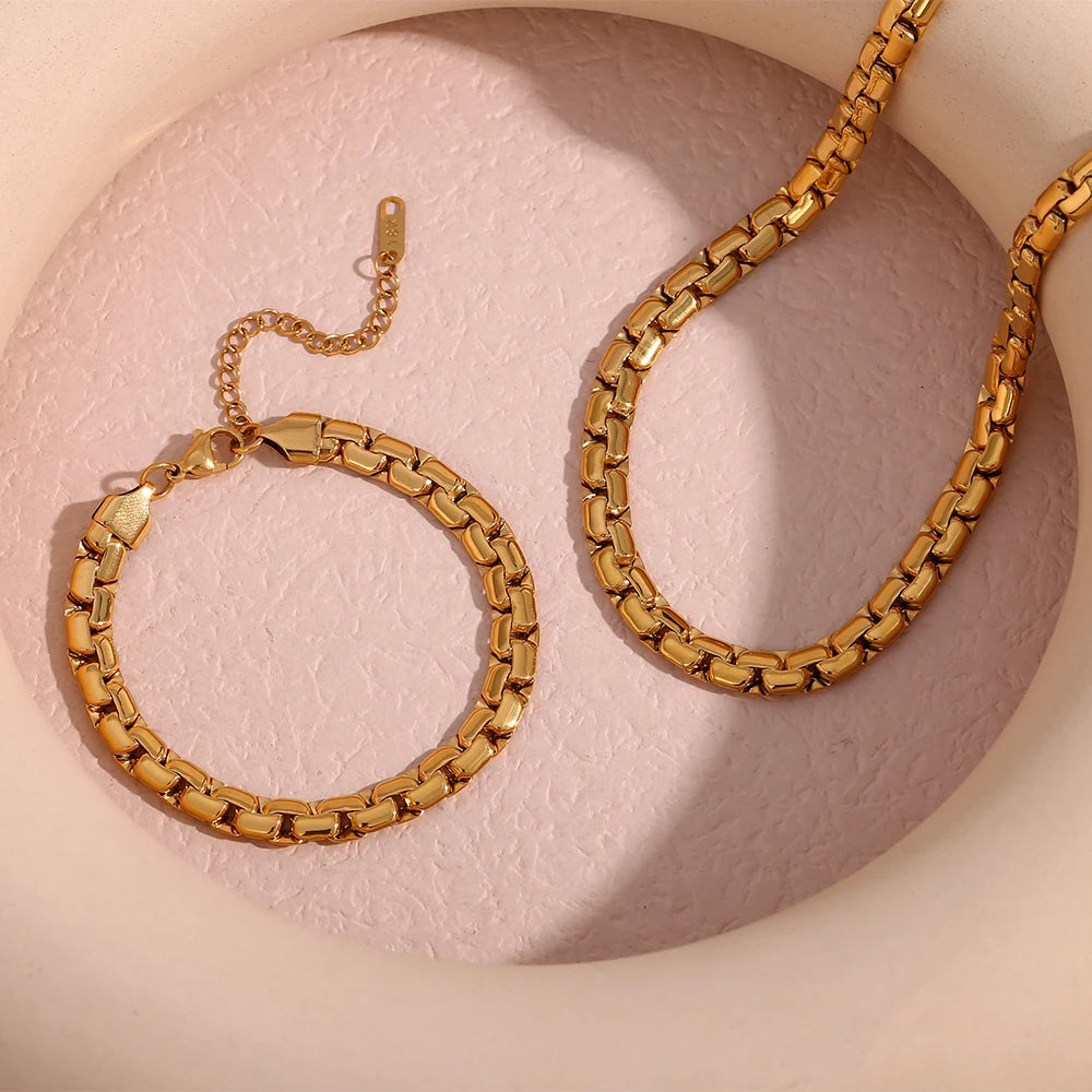Quiet Allure Necklace