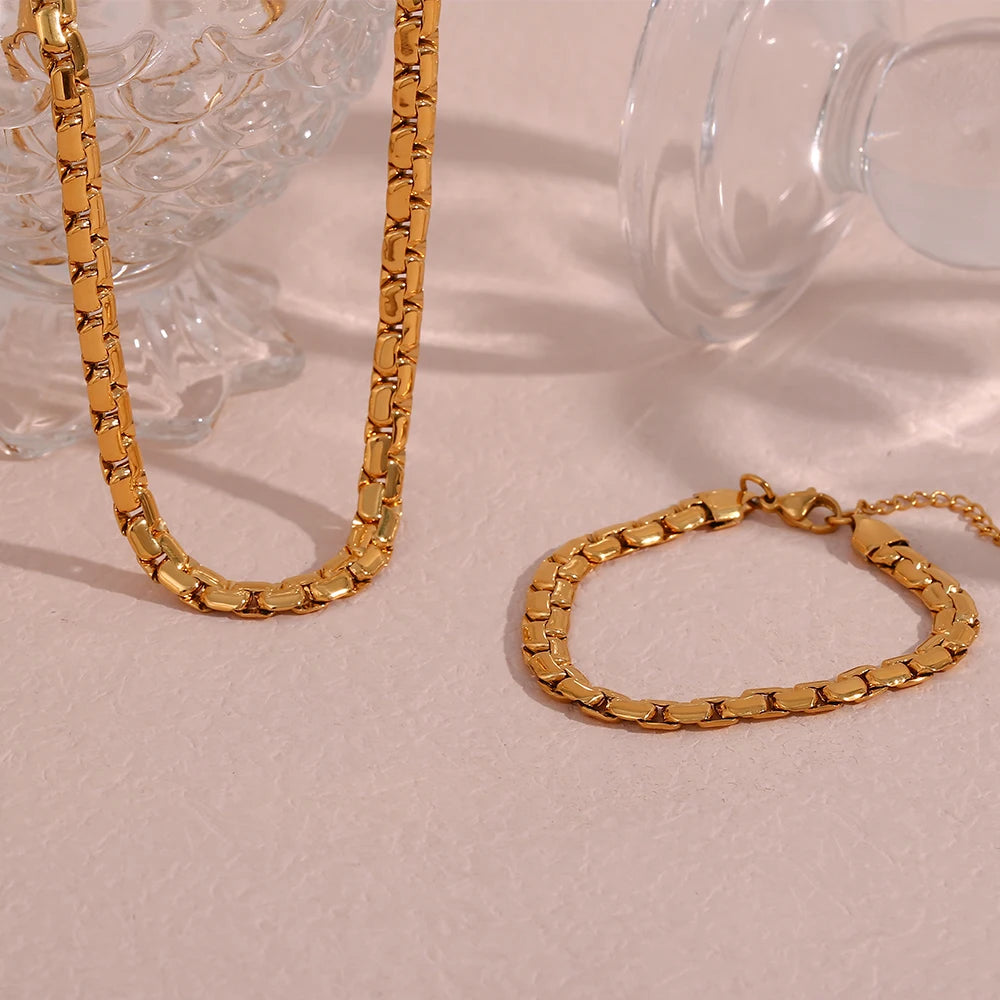 Quiet Allure Necklace