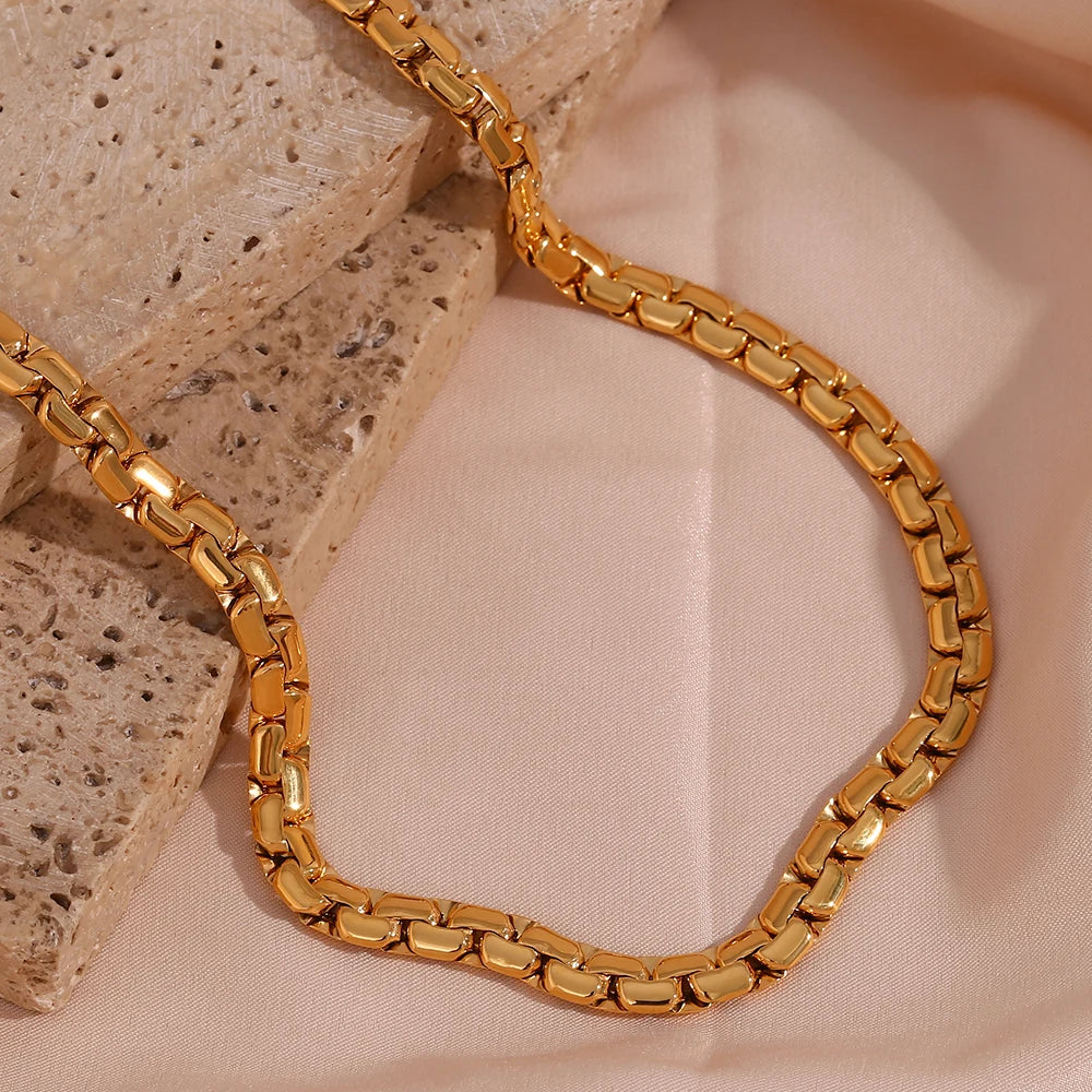 Quiet Allure Necklace