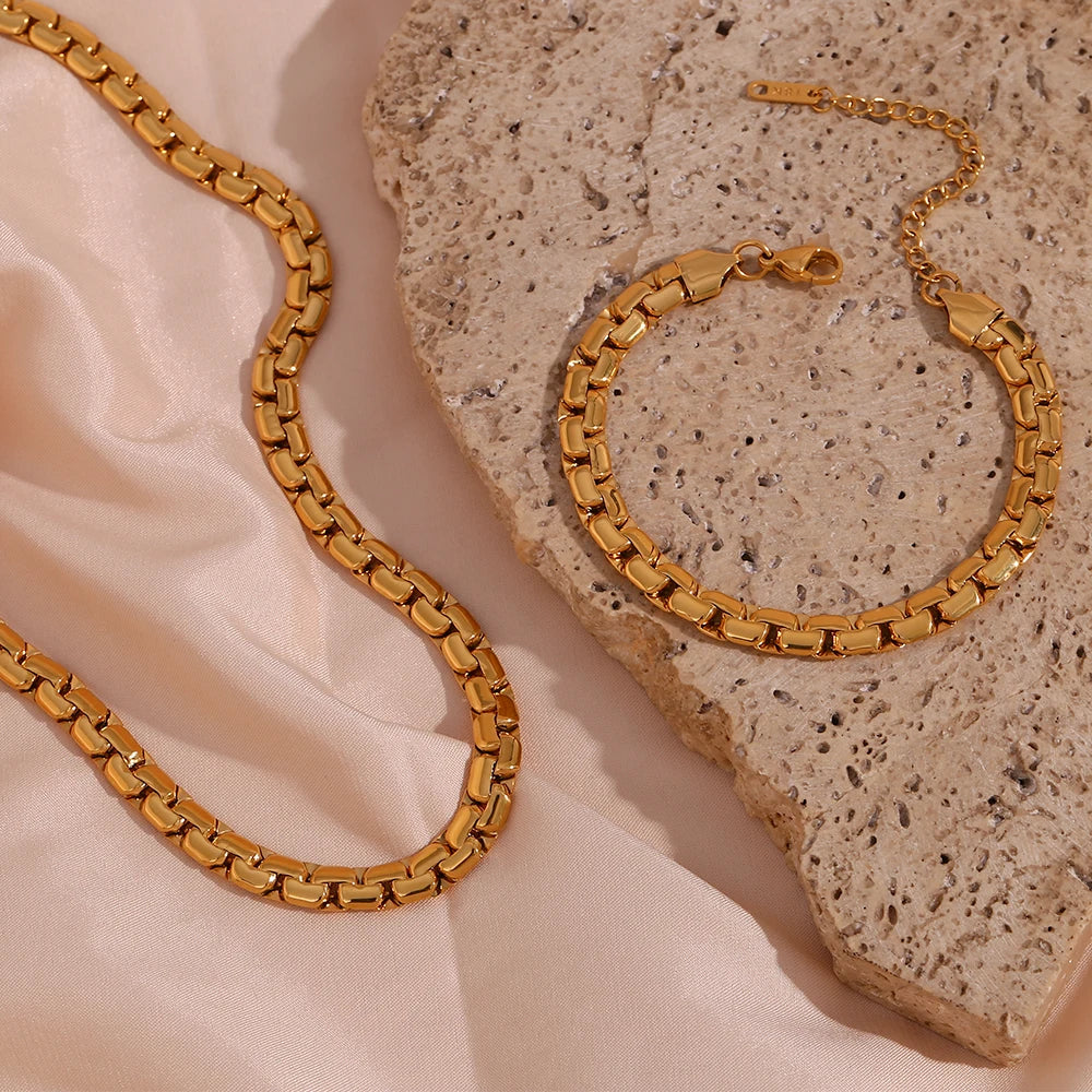 Quiet Allure Necklace