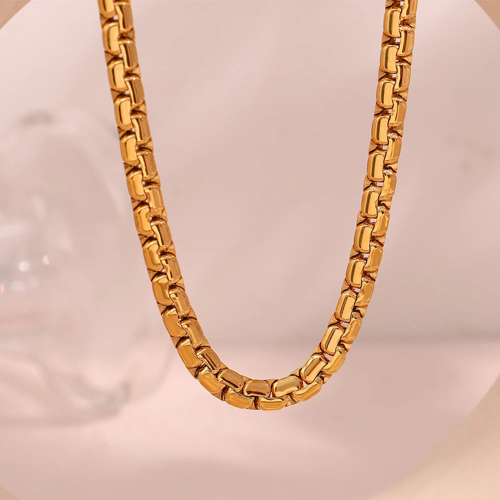 Quiet Allure Necklace