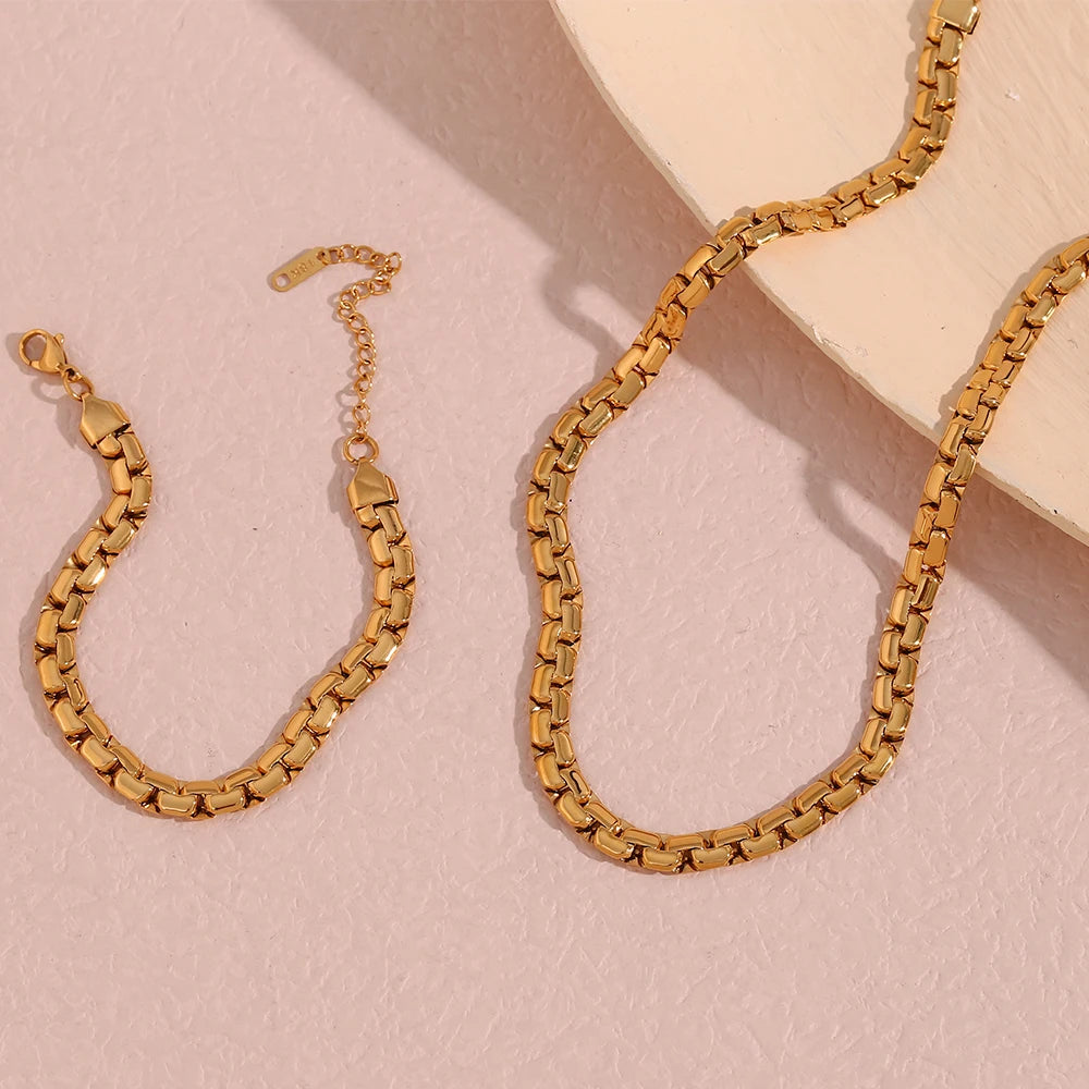 Quiet Allure Necklace