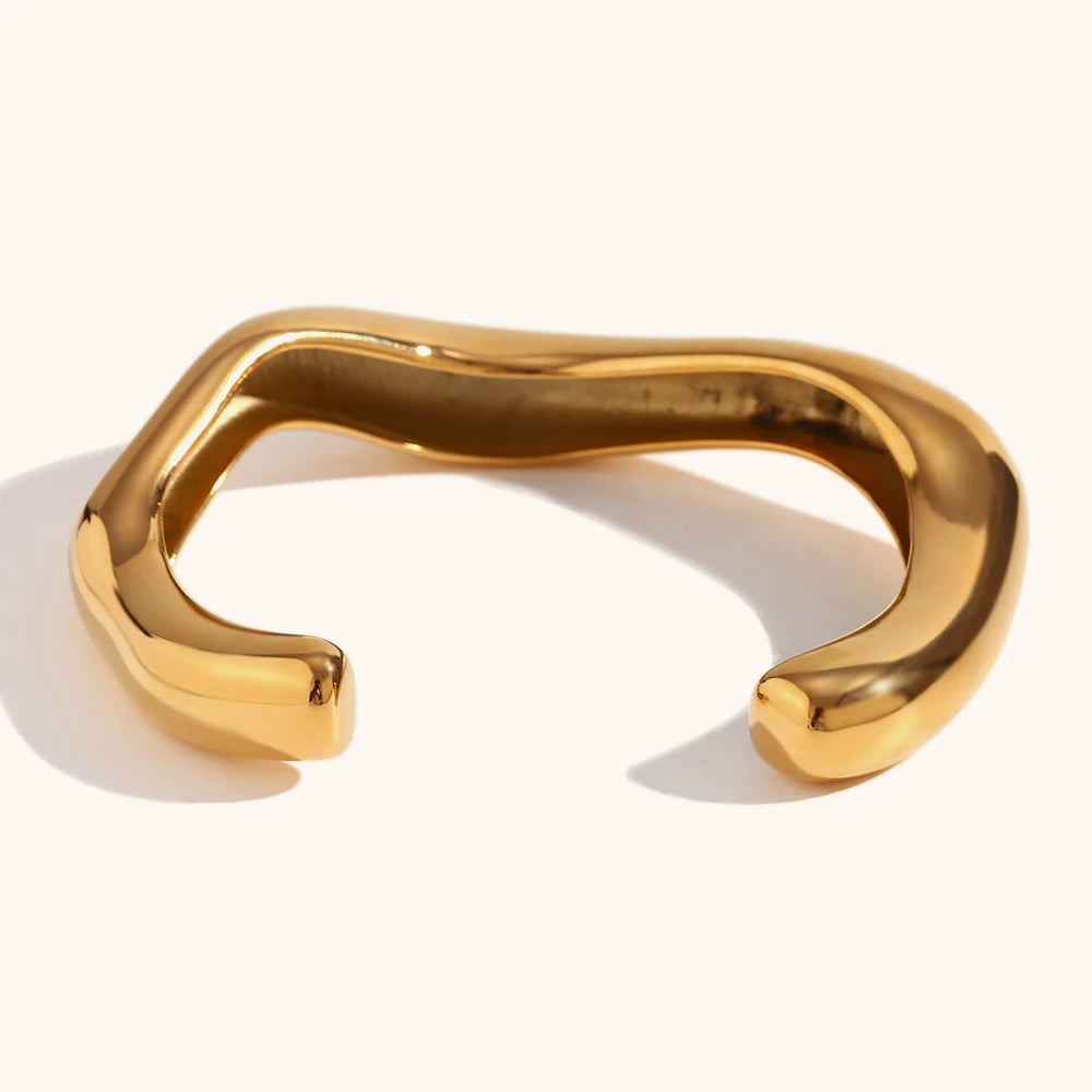 Sculpted Bangle Bracelet backside in gold