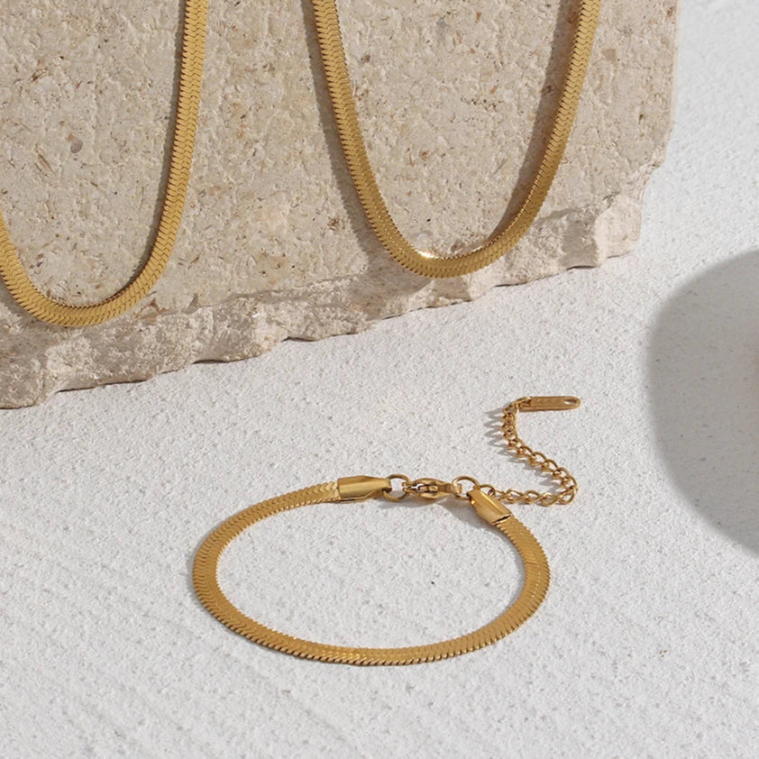 Sleek Line Snake Chain Bracelet gold 