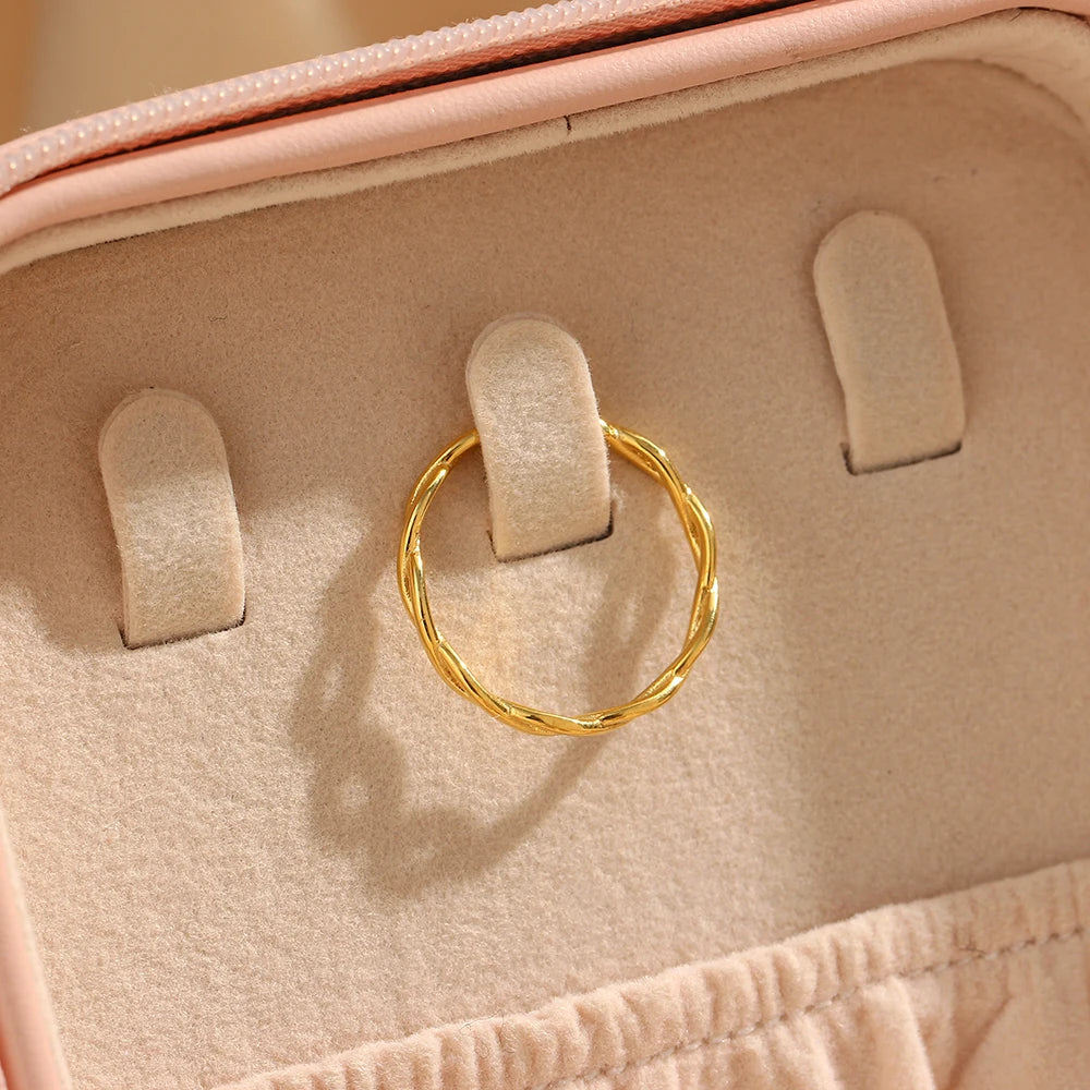 soft entwine ring in jewelry case