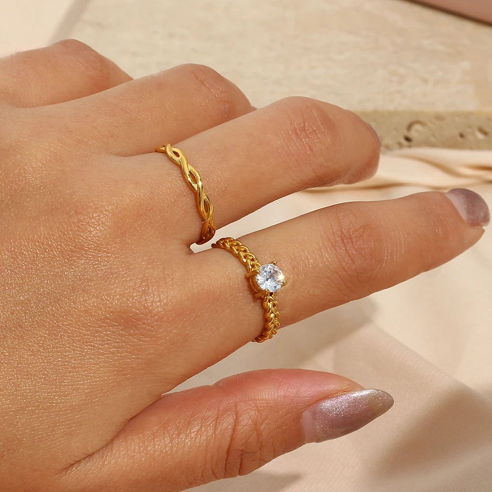 Soft Entwine Ring on middle finger