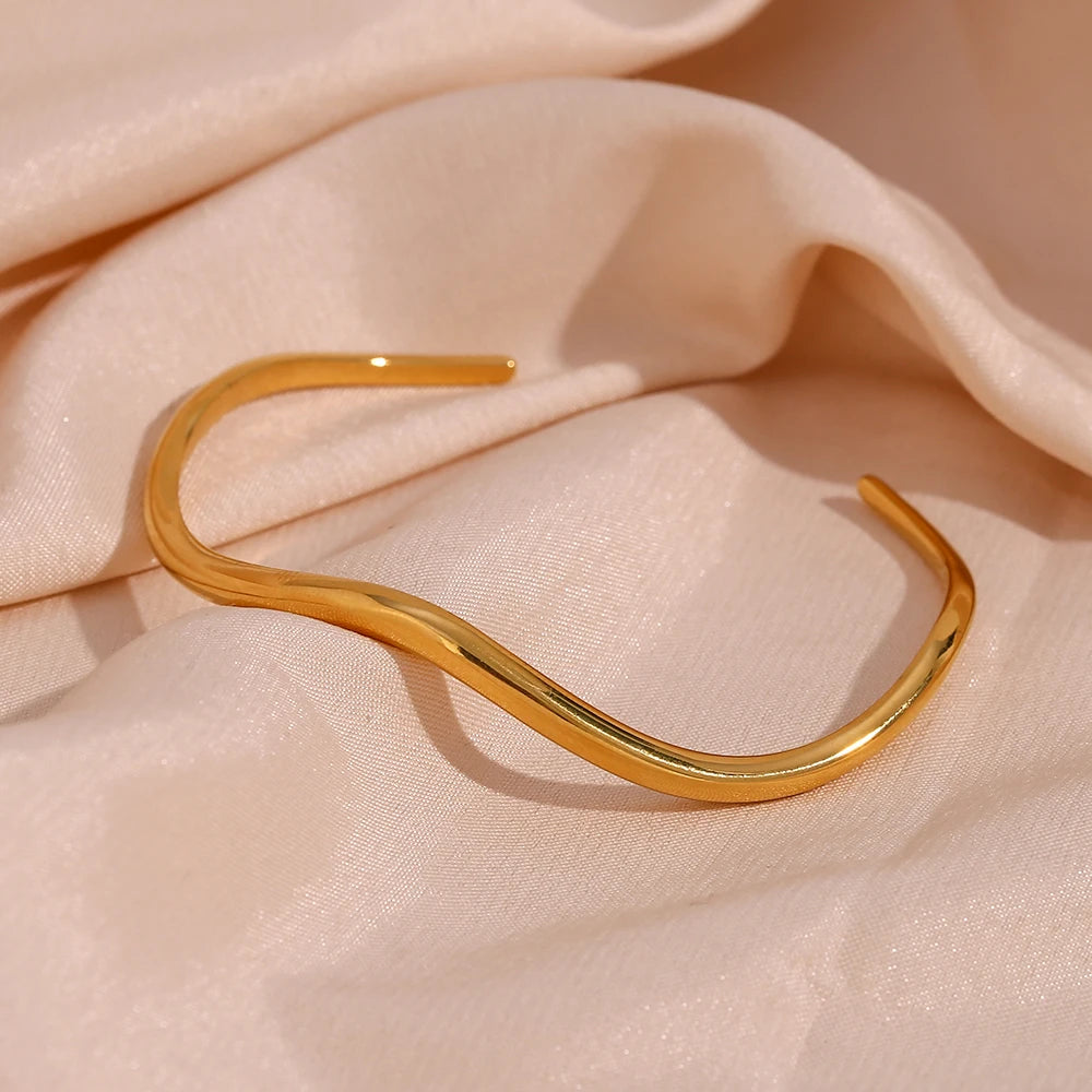 Wave Delight Bracelet on display