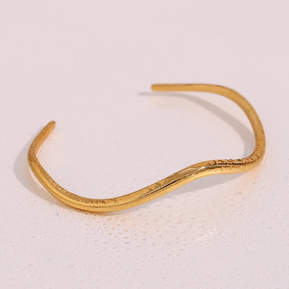 Wave Delight Bracelet wet